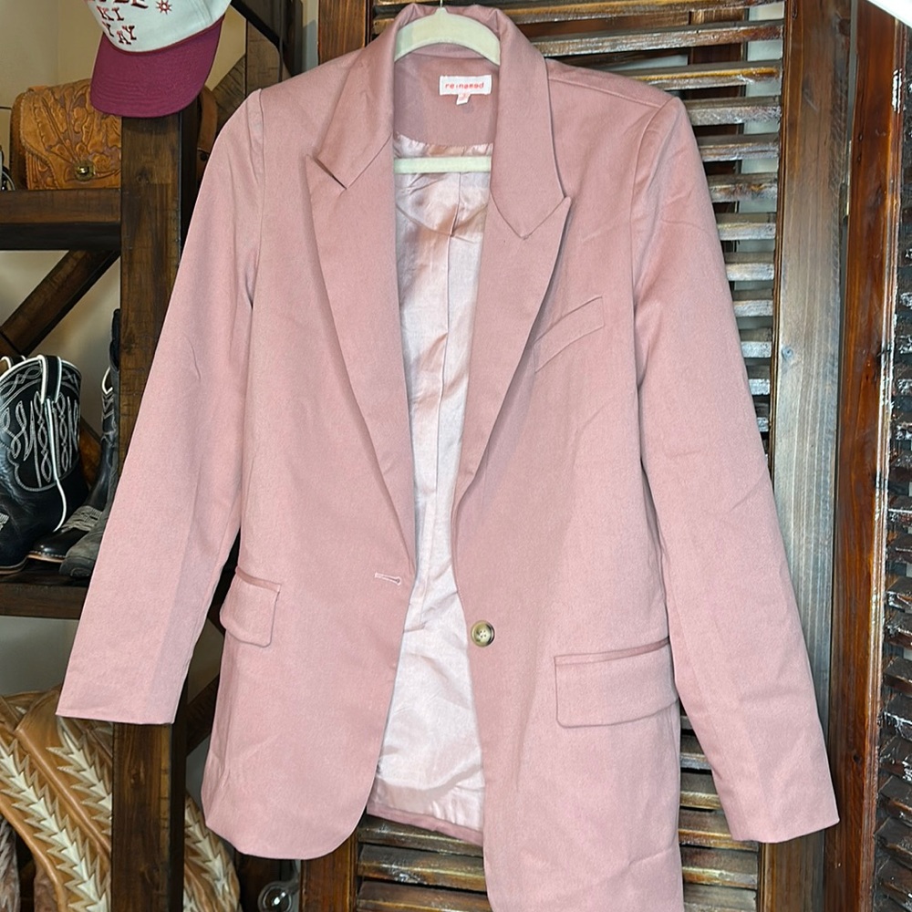 Mauve blazer 🤍 perfect for Valentine’s Day